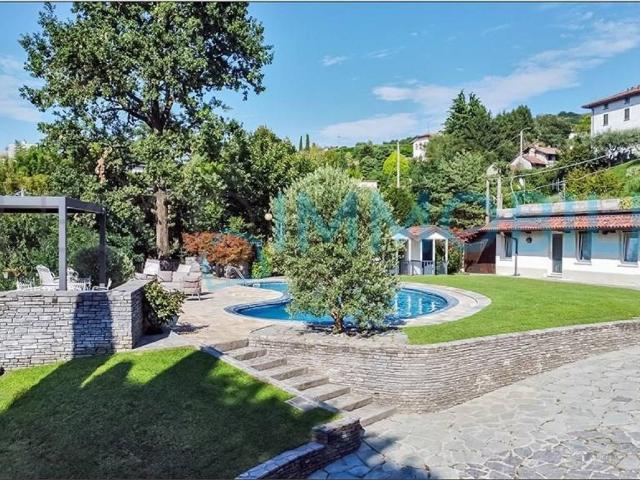 Villa in vendita a Oggiono LC