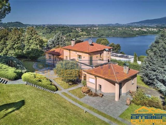 Villa in vendita a Oggiono LC