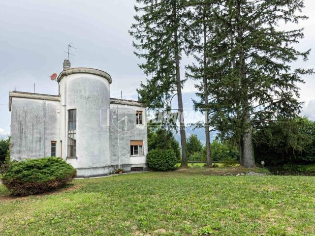 Villa in vendita a Oggiono LC
