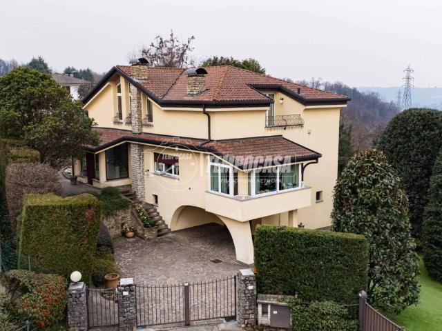 Villa in vendita a Oggiono LC