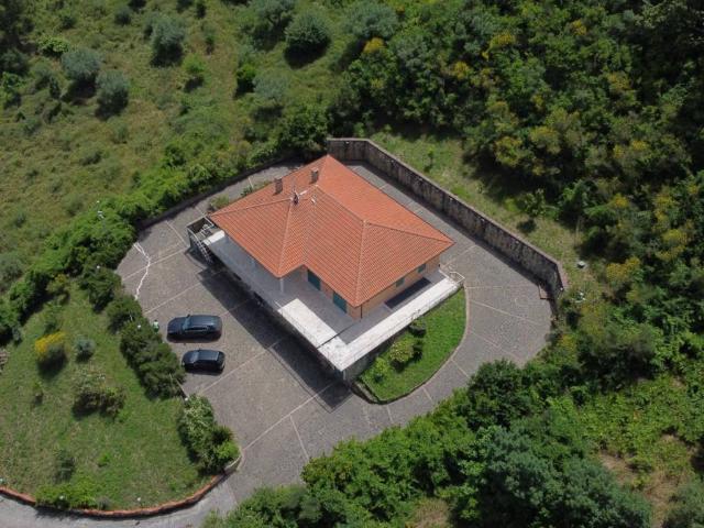 Villa in vendita a Ogliastro Cilento SA