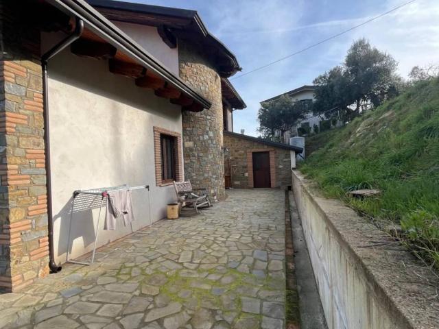 Villa in vendita a Ogliastro Cilento SA