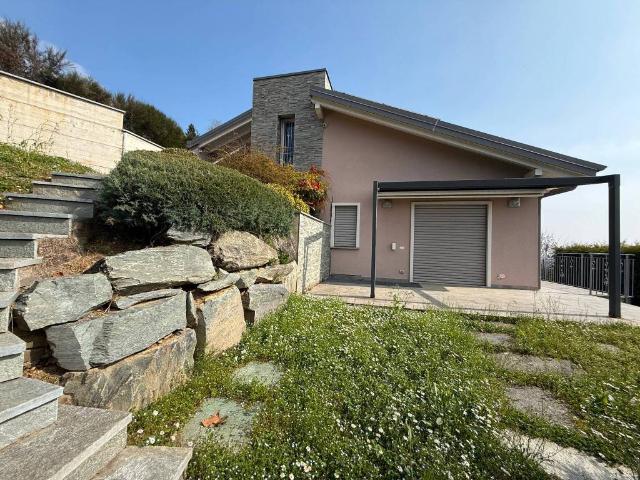 Villa in vendita a Oltrona di San Mamette CO