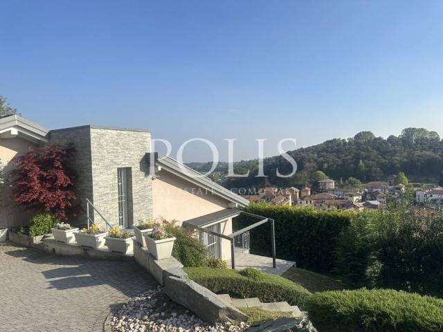 Villa in vendita a Oltrona di San Mamette CO