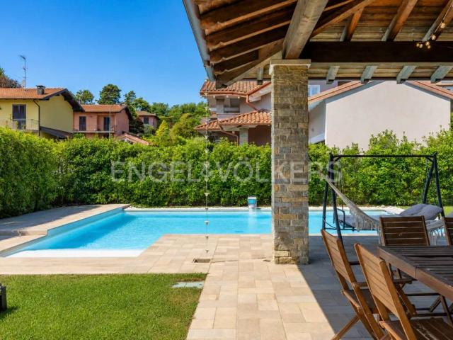 Villa in vendita a Arona NO