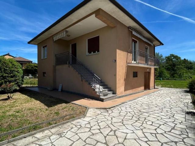 Villa in vendita a Oleggio Castello NO