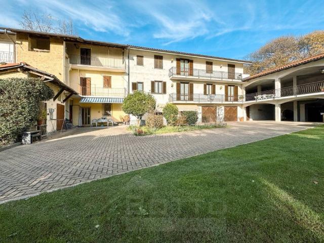 Villa in vendita a Oleggio Castello NO