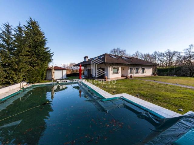 Villa in vendita a Oleggio Castello NO