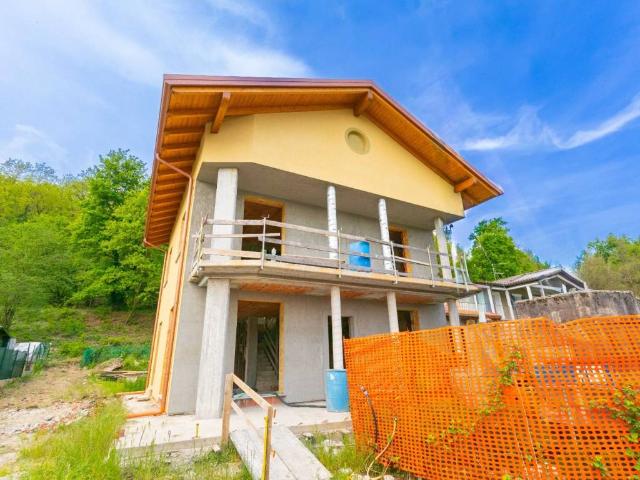 Villa in vendita a Oleggio Castello NO