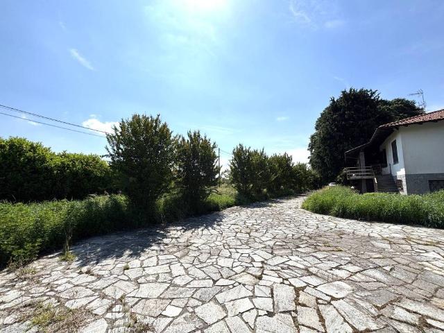 Villa in vendita a Oleggio NO