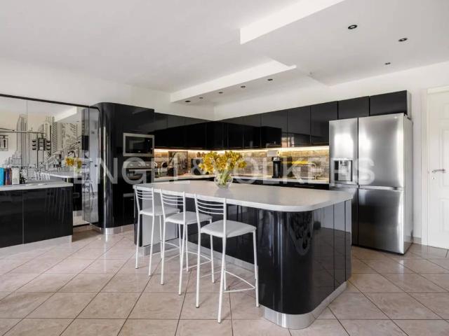 Villa in vendita a Oleggio NO