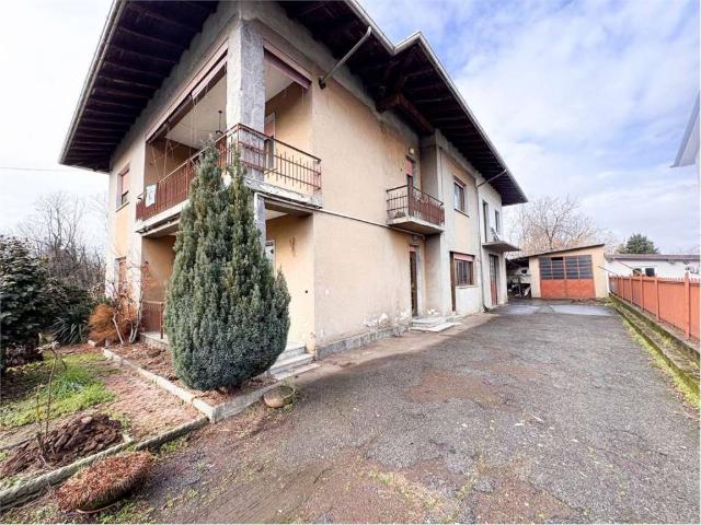 Villa in vendita a Oleggio NO