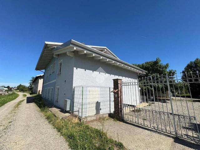 Villa in vendita a Oleggio NO