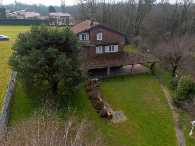 Villa in vendita a Oleggio NO