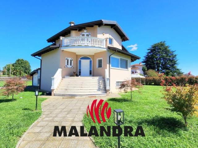 Villa in vendita a Oleggio NO