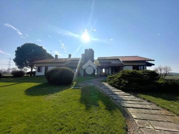 Villa in vendita a Oleggio NO