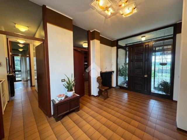 Villa in vendita a Oleggio NO