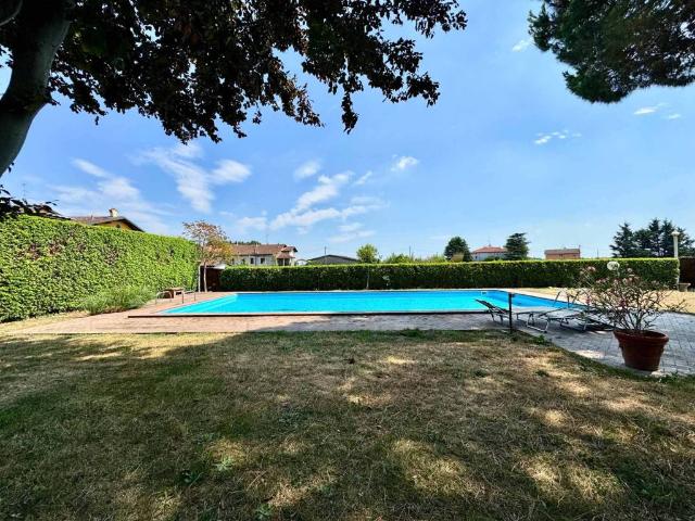 Villa in vendita a Oleggio NO