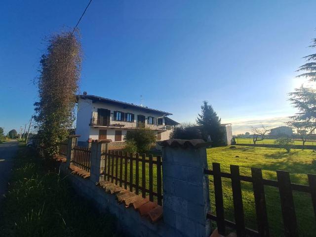 Villa in vendita a Oleggio NO
