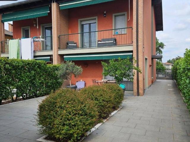 Villa in vendita a Oleggio NO