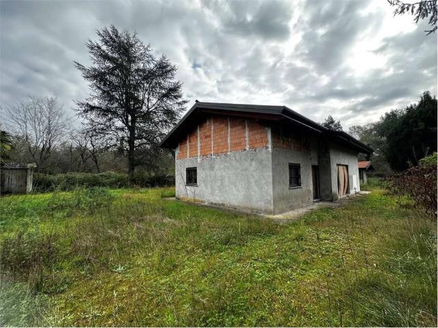 Villa in vendita a Oleggio NO