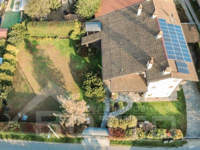 Villa in vendita a Oleggio NO