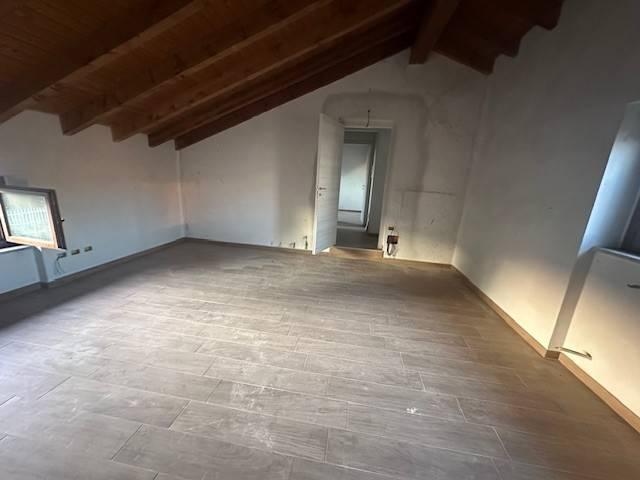 Villa in vendita a Oleggio NO