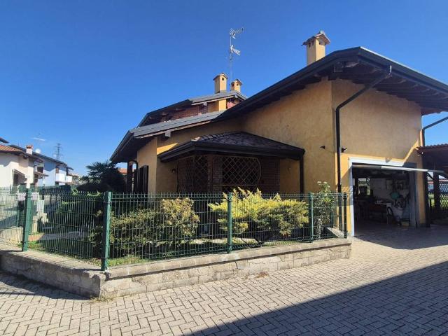 Villa in vendita a Oleggio NO