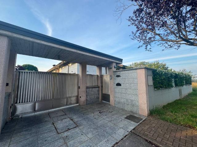 Villa in vendita a Oleggio NO