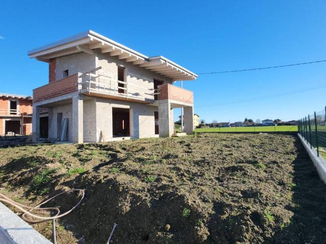 Villa in vendita a Oleggio NO