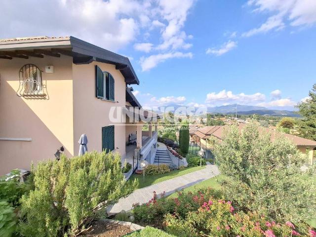 Villa in vendita a Olgiate Comasco CO