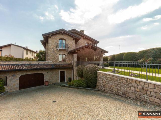 Villa in vendita a Olgiate Comasco CO