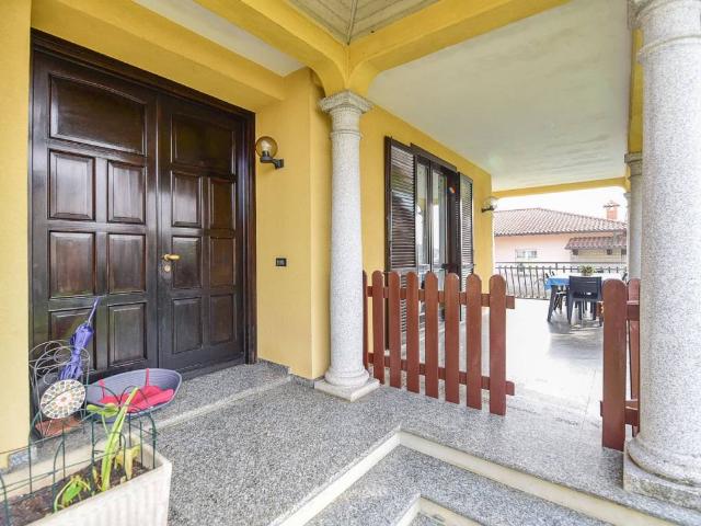 Villa in vendita a Olgiate Comasco CO