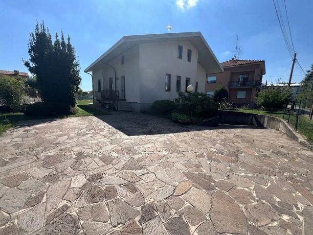 Villa in vendita a Olgiate Comasco CO