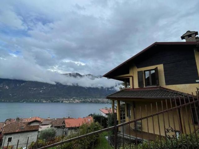 Villa in vendita a Oliveto Lario