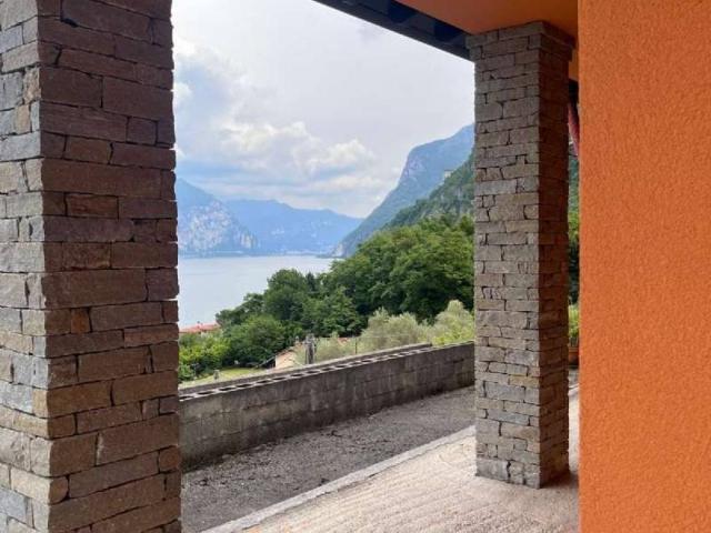 Villa in vendita a Oliveto Lario LC