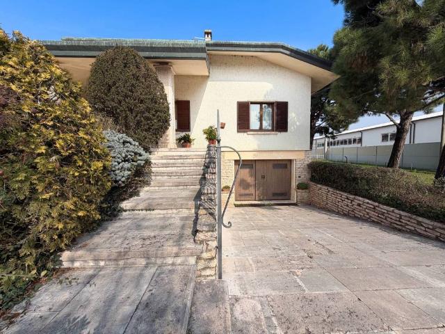 Villa in vendita a Oppeano VR