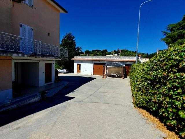 Villa in vendita a Ortezzano FM