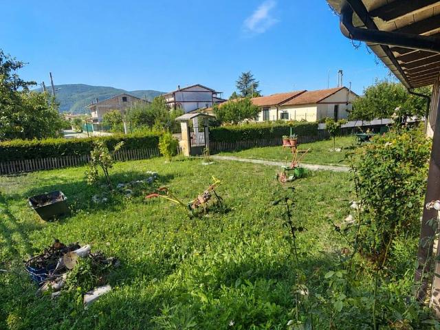 Villa in vendita a Ortucchio AQ