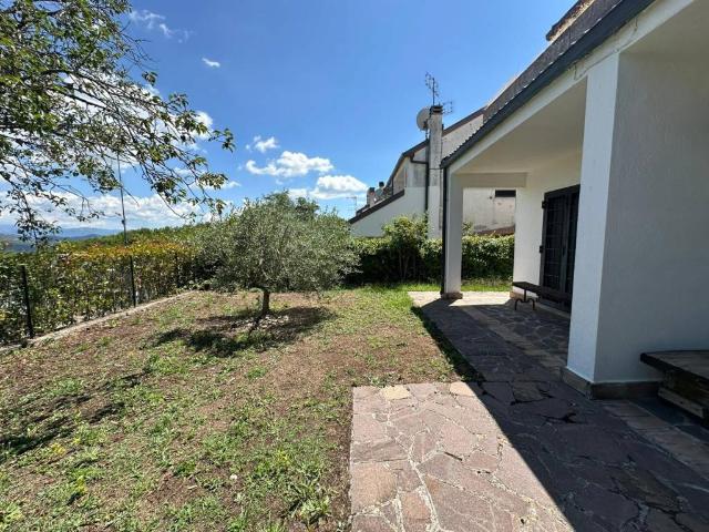 Villa in vendita a Orvinio RI