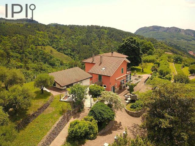Villa in vendita a Orco Feglino SV