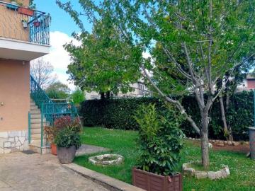 Villa in vendita a Oricola AQ