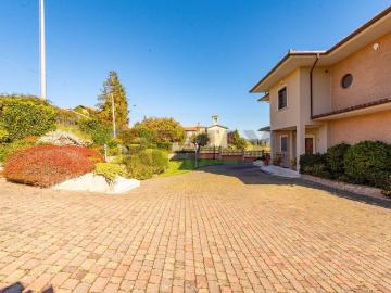Villa in vendita a Oricola AQ