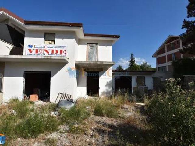 Villa in vendita a Oricola AQ