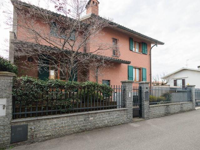 Villa in vendita a Origgio VA