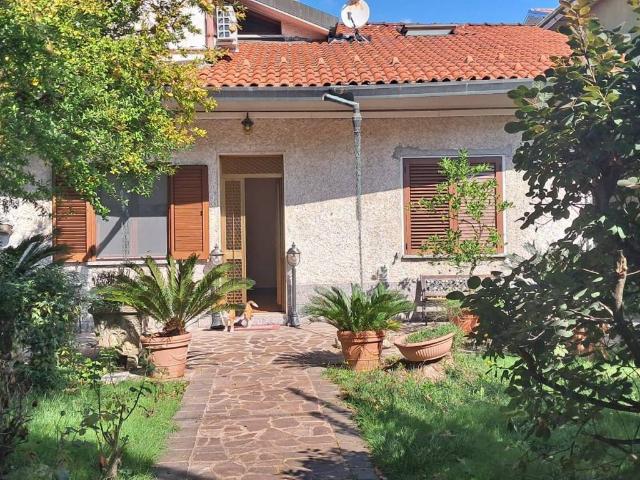 Villa in vendita a Origgio VA