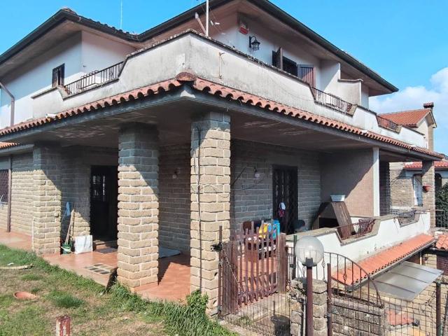 Villa in vendita a Oriolo Romano VT
