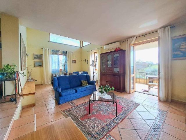 Villa in vendita a Oriolo Romano VT