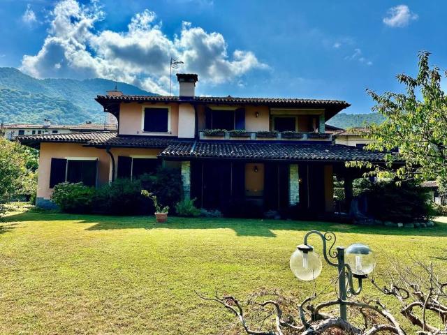 Villa in vendita a Orino VA