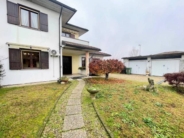 Villa in vendita a Ottobiano PV